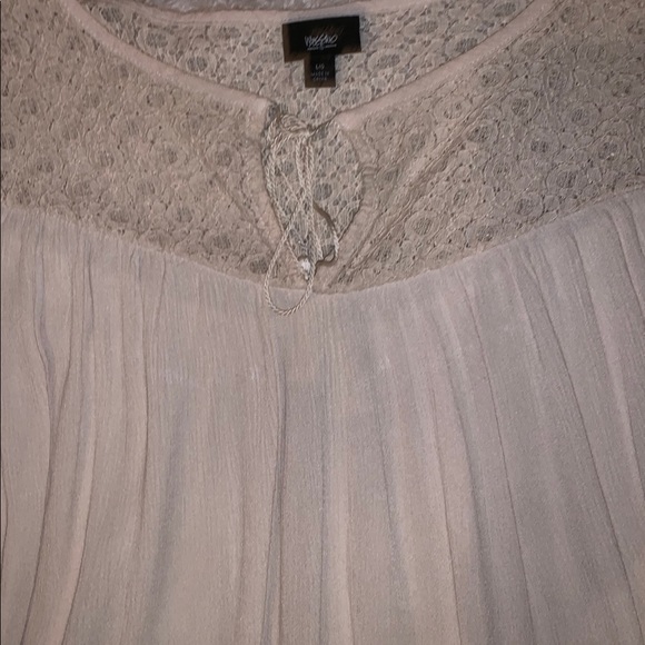 🎃Mossimo Women’s Cream Blouse - Picture 2 of 5